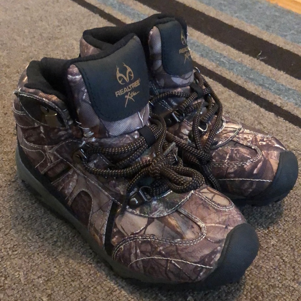 Real Tree Camo Youth boots size 5